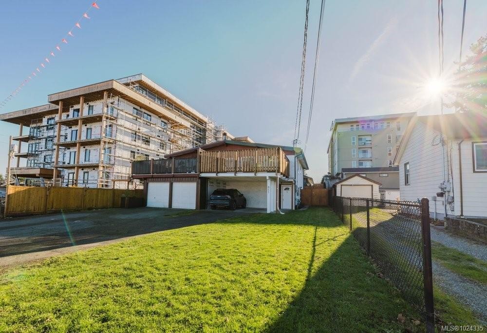 841 Old Esquimalt Rd, Esquimalt, BC - Outdoor