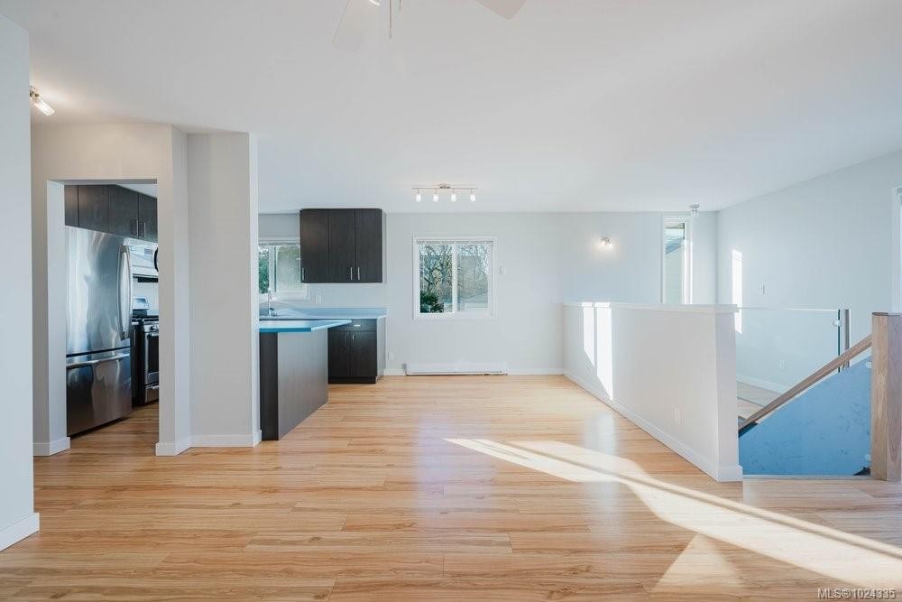 841 Old Esquimalt Rd, Esquimalt, BC - Indoor Photo Showing Other Room