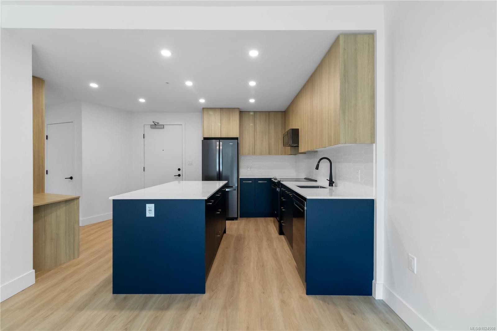 123-920 Reunion Ave, Langford, BC - Indoor Photo Showing Kitchen