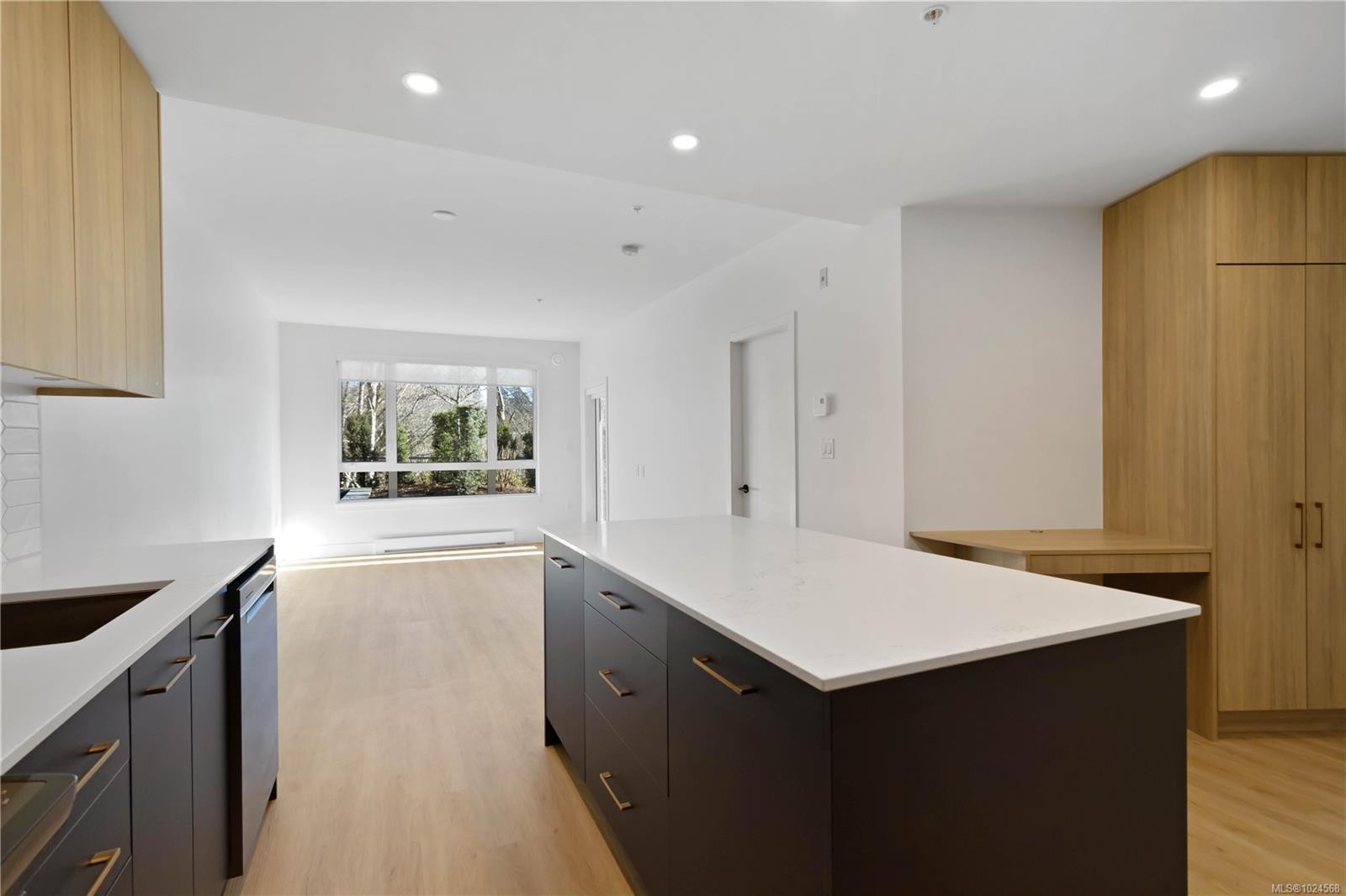 123-920 Reunion Ave, Langford, BC - Indoor Photo Showing Kitchen With Upgraded Kitchen