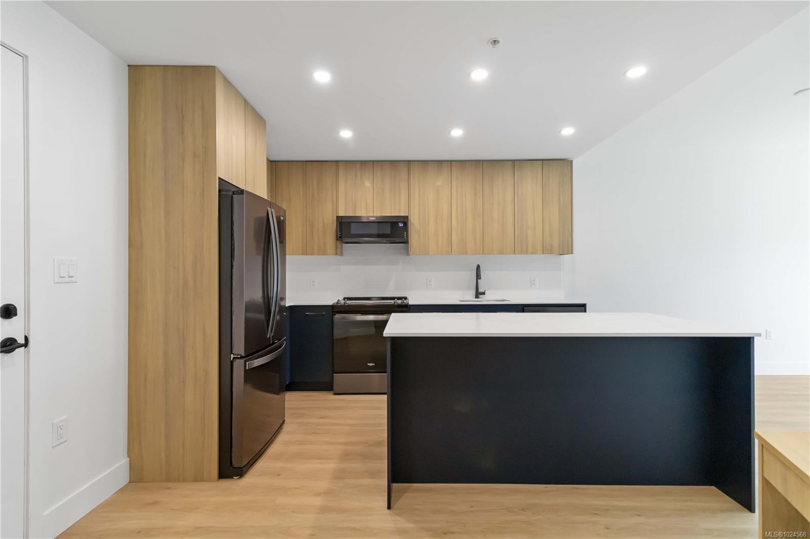 123-920 Reunion Ave, Langford, BC - Indoor Photo Showing Kitchen