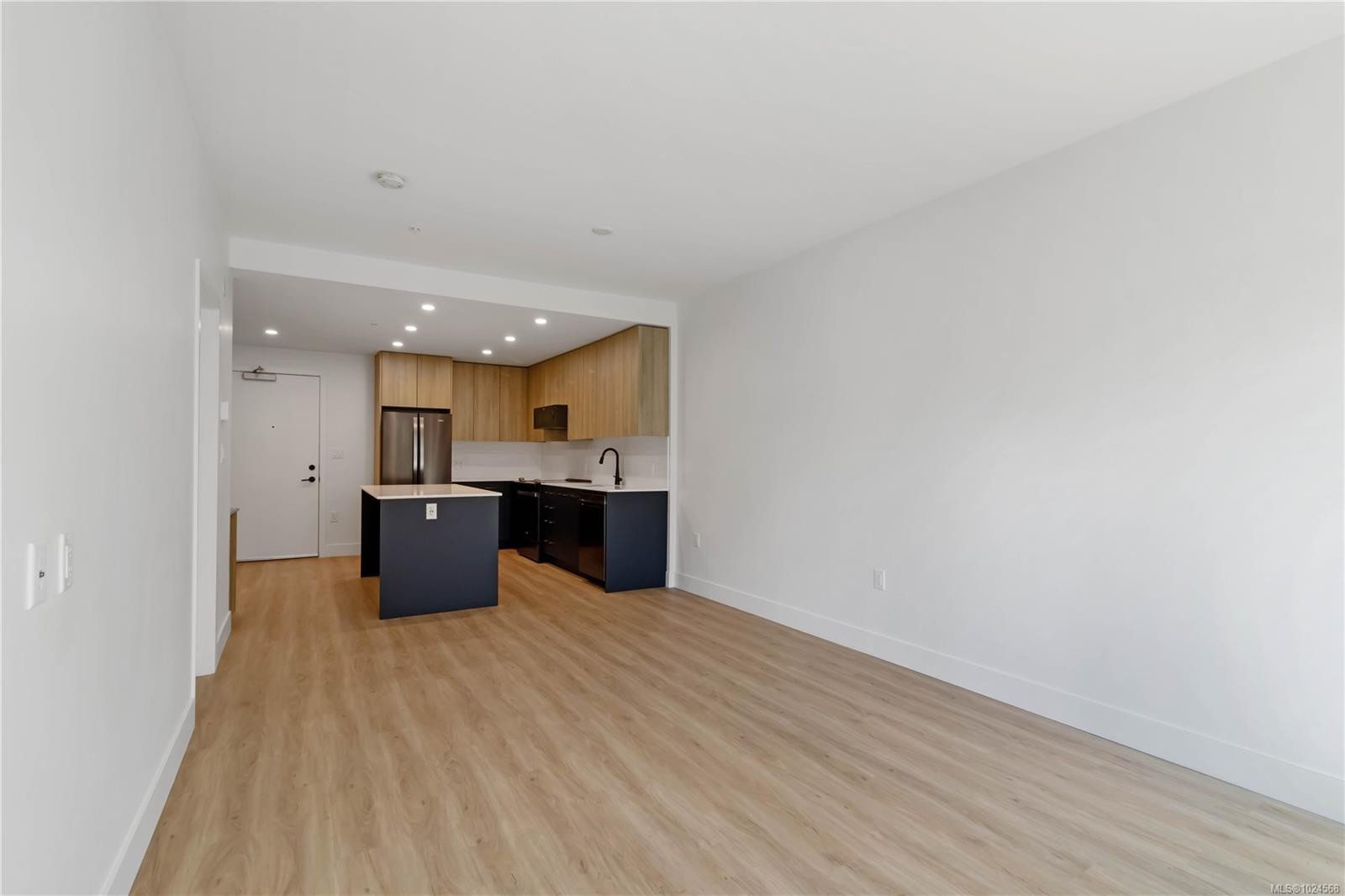 123-920 Reunion Ave, Langford, BC - Indoor Photo Showing Kitchen