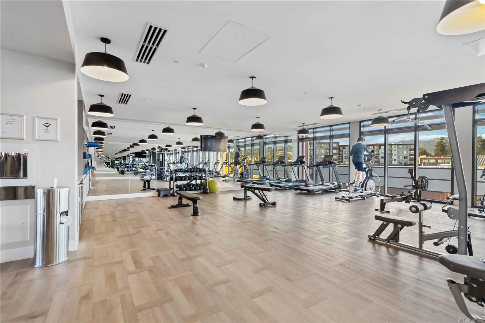 123-920 Reunion Ave, Langford, BC - Indoor Photo Showing Gym Room