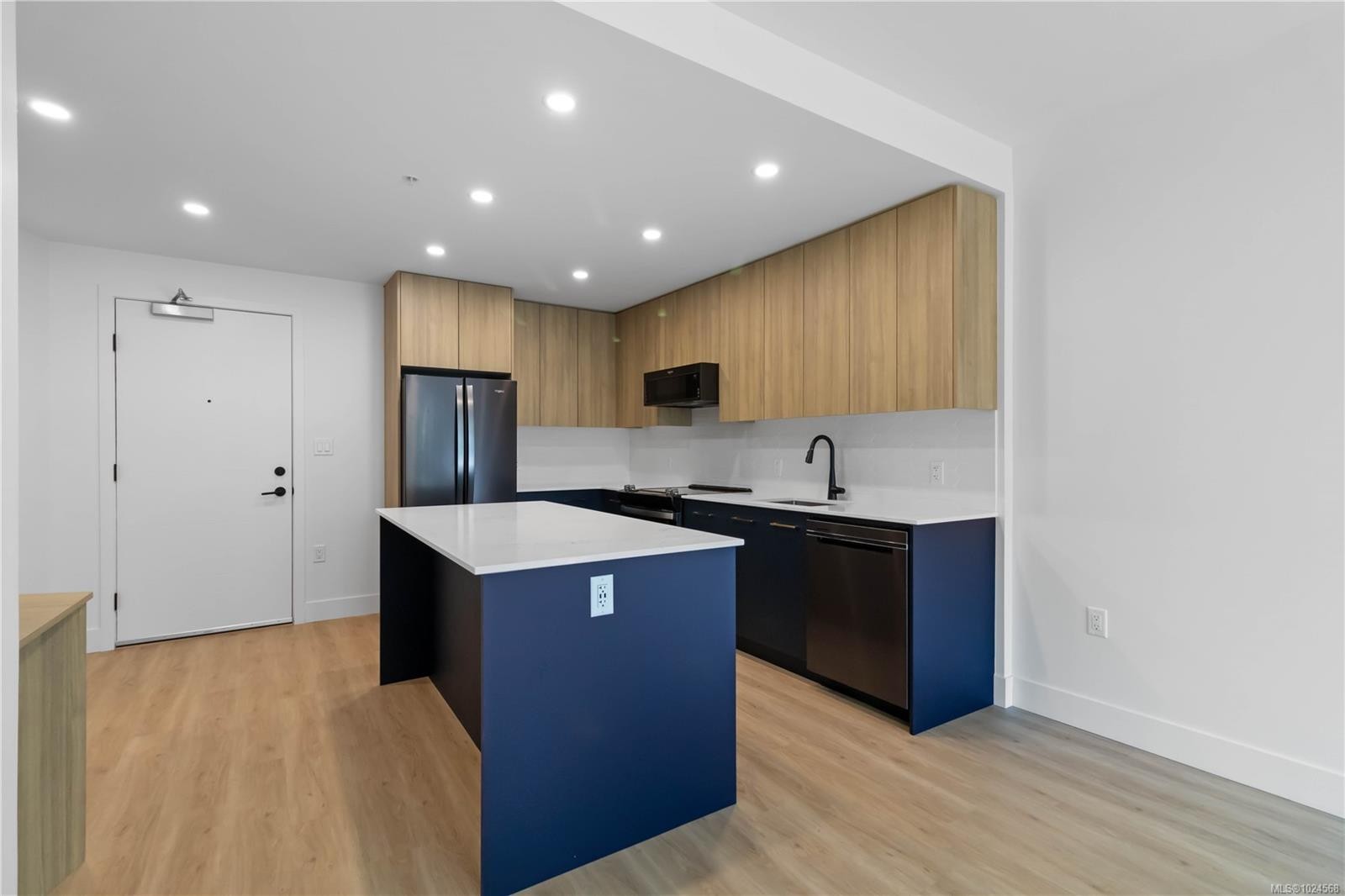 123-920 Reunion Ave, Langford, BC - Indoor Photo Showing Kitchen