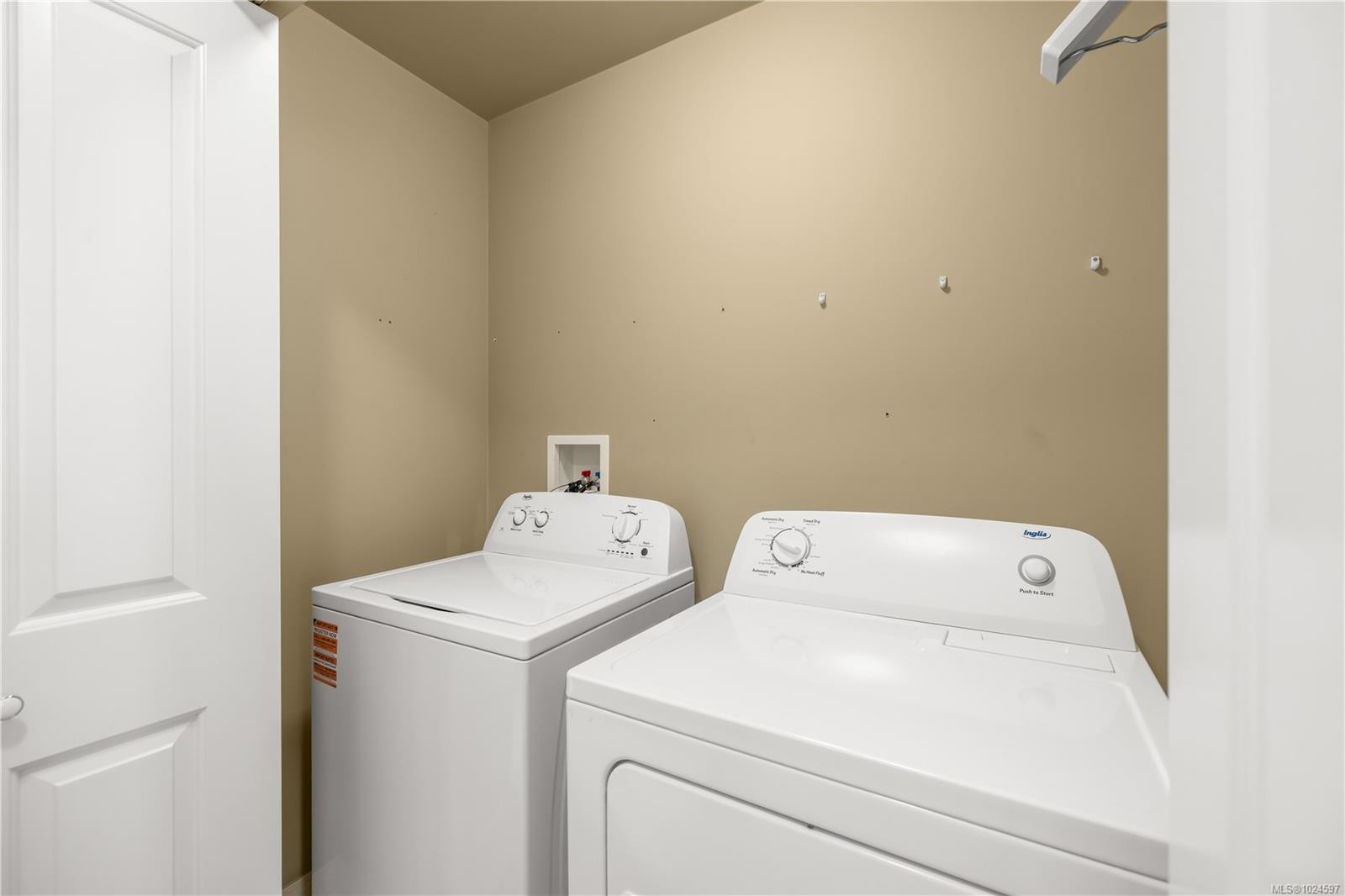 8 Newstead Cres, View Royal, BC