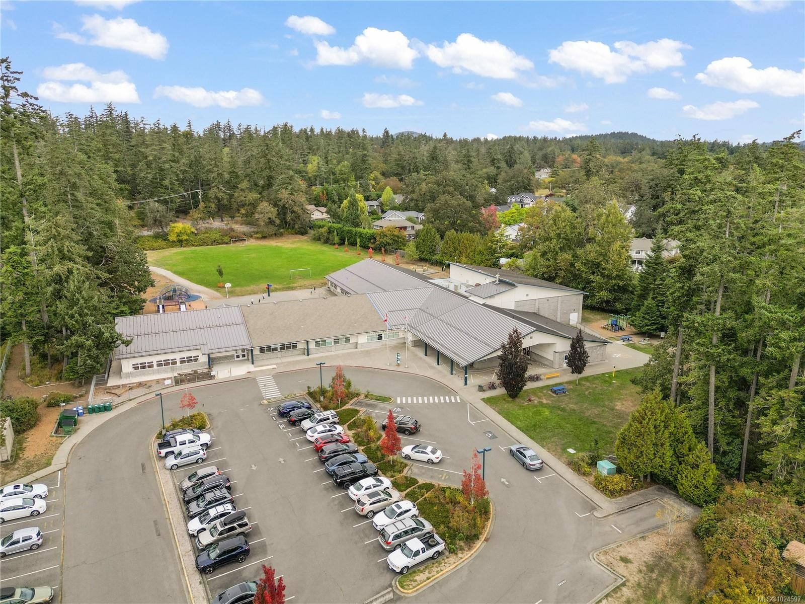 8 Newstead Cres, View Royal, BC