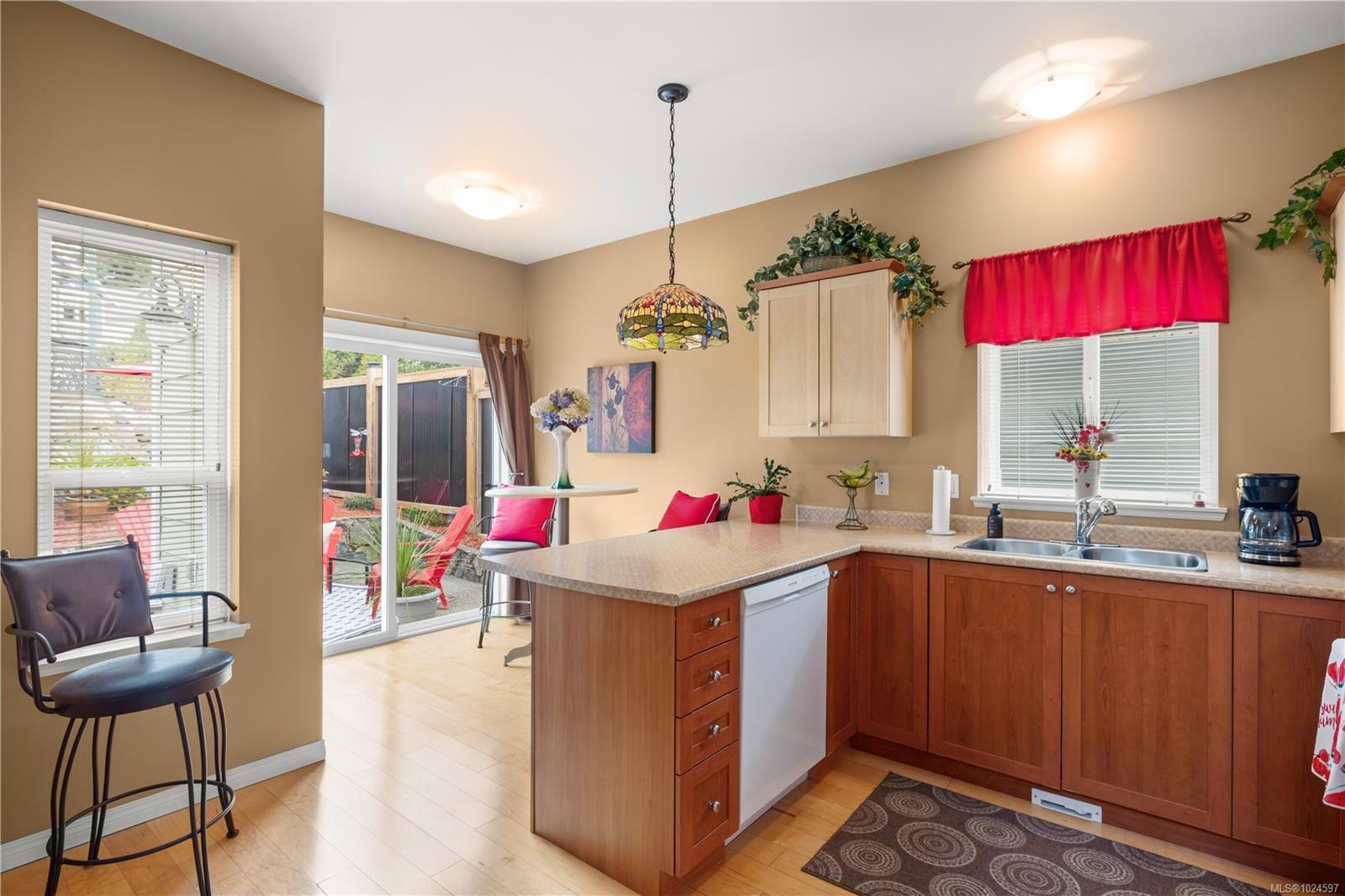 8 Newstead Cres, View Royal, BC