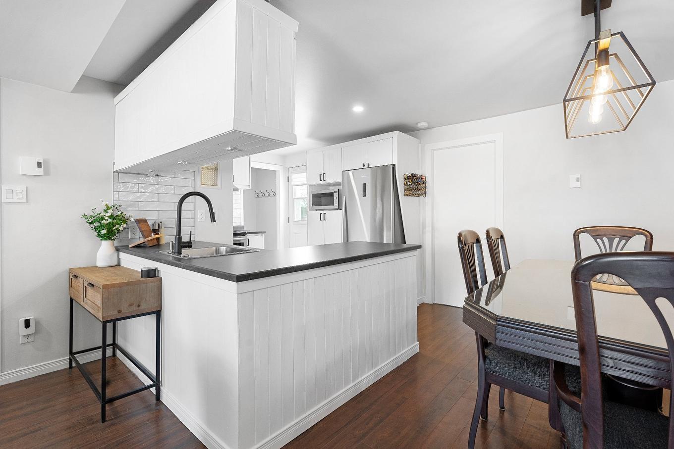 Cuisine - 333 - 335 Av. Giguère, Québec (Les Rivières), QC - Indoor