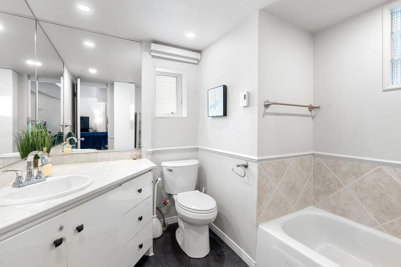 Salle de bains - 333 - 335 Av. Giguère, Québec (Les Rivières), QC - Indoor Photo Showing Bathroom