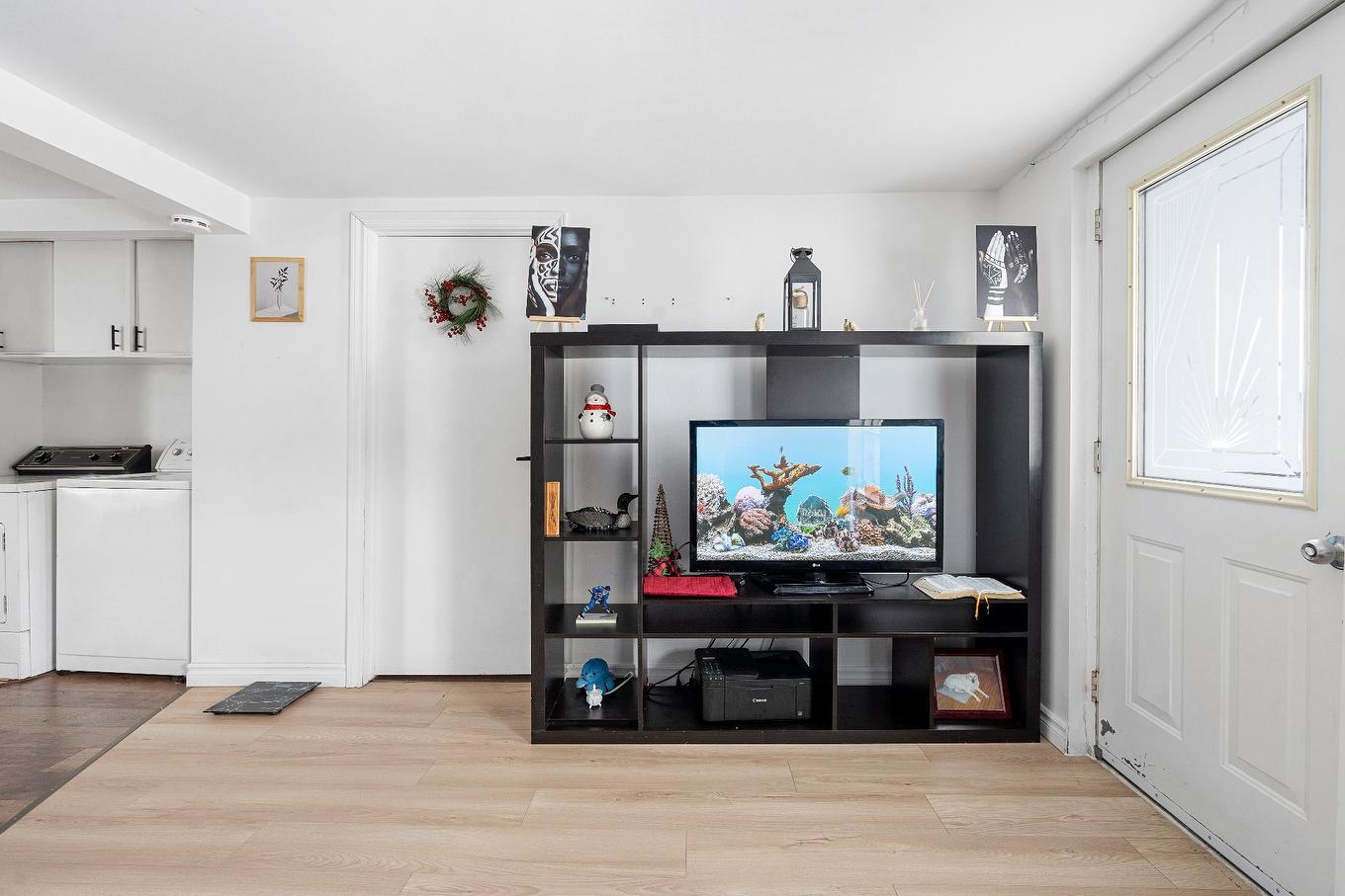 Salon - 333 - 335 Av. Giguère, Québec (Les Rivières), QC - Indoor