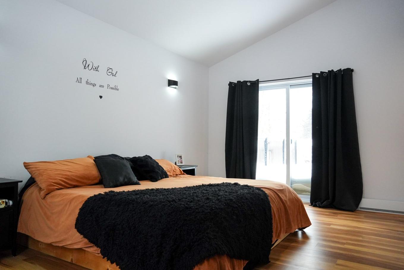 Primary bedroom - 300 Rue Masson, Saint-Pierre-Les-Becquets, QC - Indoor Photo Showing Bedroom