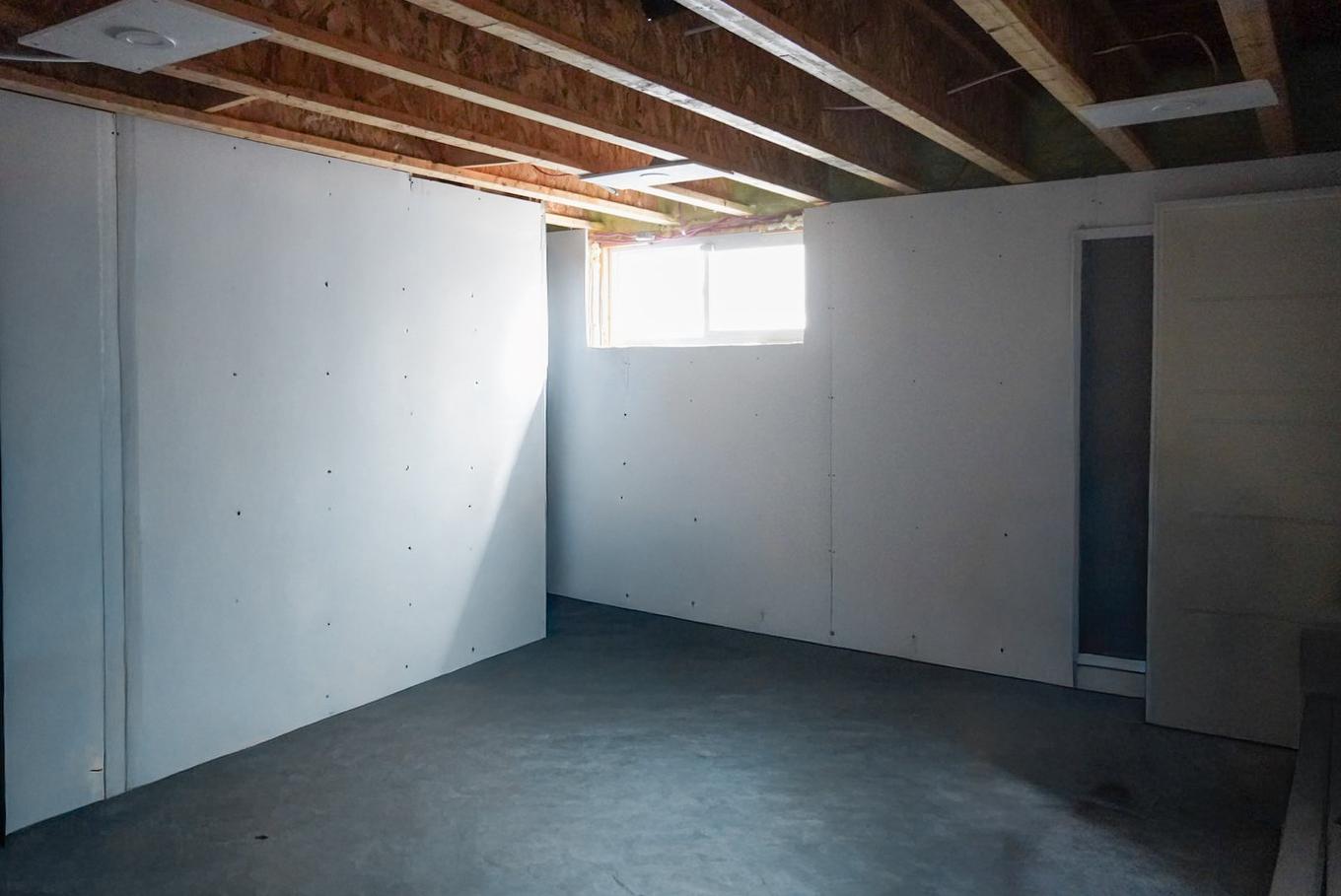Bedroom - 300 Rue Masson, Saint-Pierre-Les-Becquets, QC - Indoor Photo Showing Basement