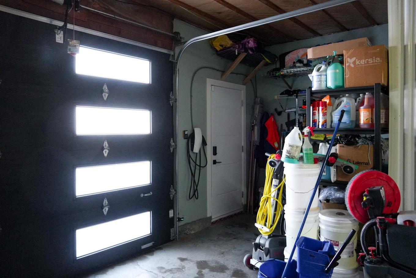 Garage - 300 Rue Masson, Saint-Pierre-Les-Becquets, QC - Indoor Photo Showing Other Room