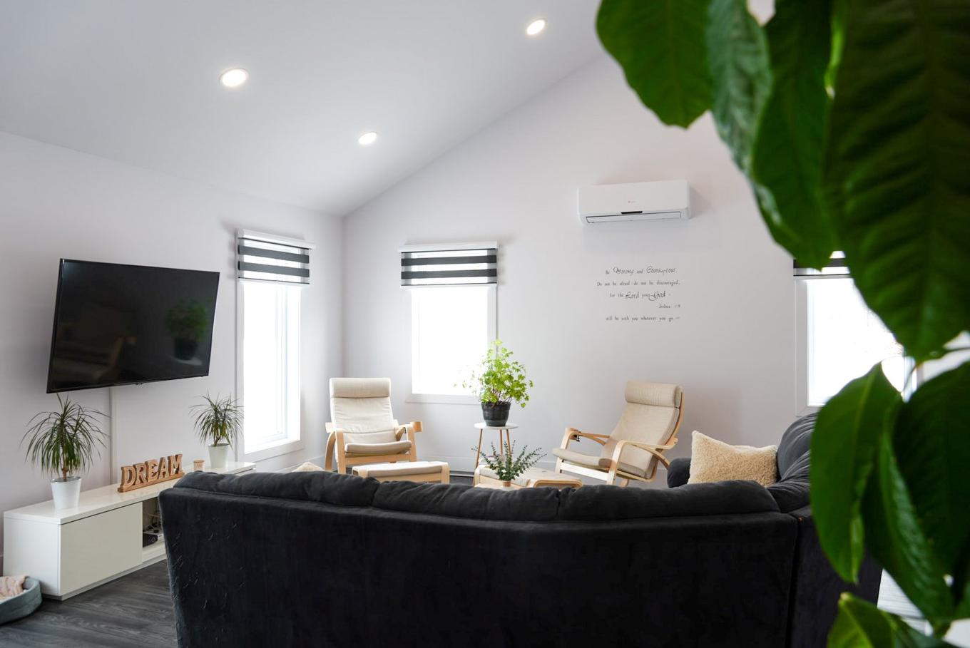 Living room - 300 Rue Masson, Saint-Pierre-Les-Becquets, QC - Indoor Photo Showing Living Room