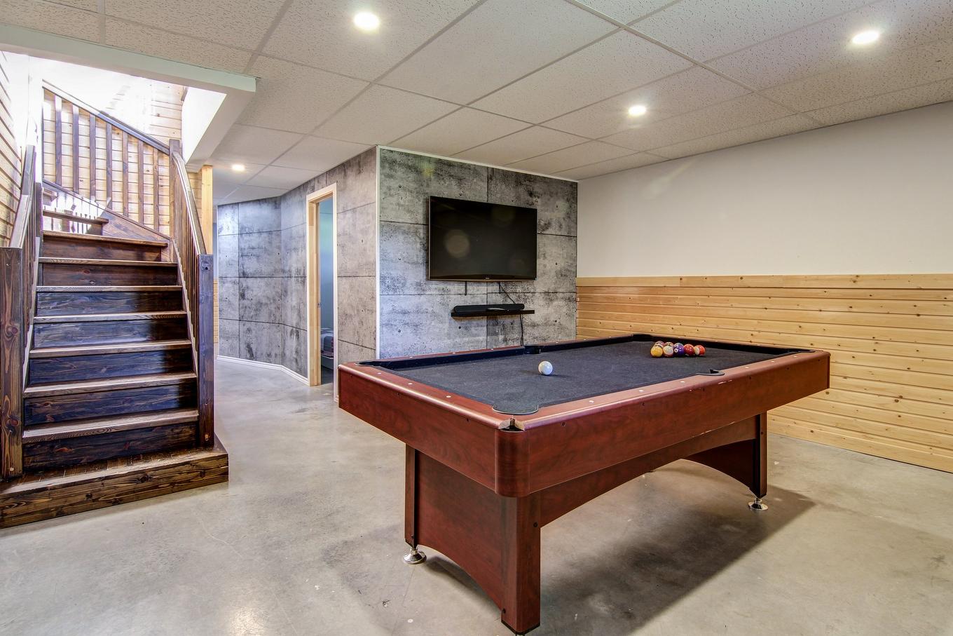 Salle de jeux - 6901 Boul. Martel, Saint-Honoré, QC - Indoor Photo Showing Other Room