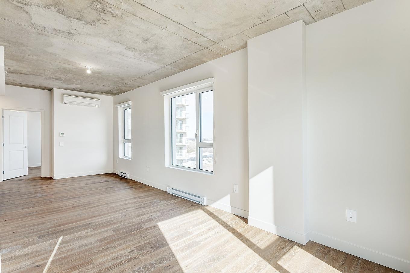 Salon - 905-3000 Boul. Thimens, Montréal (Saint-Laurent), QC - Indoor Photo Showing Other Room