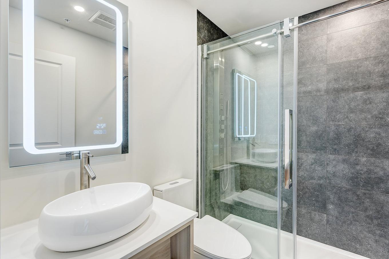 Salle de bains attenante à la CCP - 905-3000 Boul. Thimens, Montréal (Saint-Laurent), QC - Indoor Photo Showing Bathroom