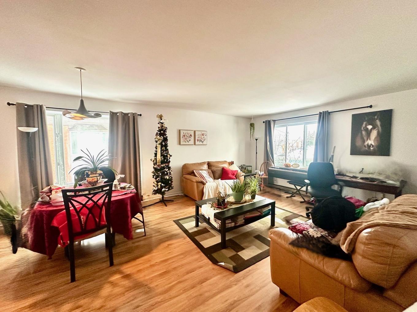 Living room - 665 Rue Pie-Xii, Vaudreuil-Dorion, QC - Indoor Photo Showing Living Room