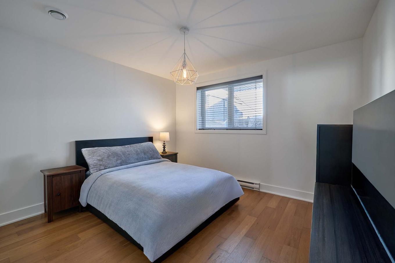 Chambre à coucher principale - 1-340 Rue Cherrier, Saint-Jérôme, QC - Indoor Photo Showing Bedroom