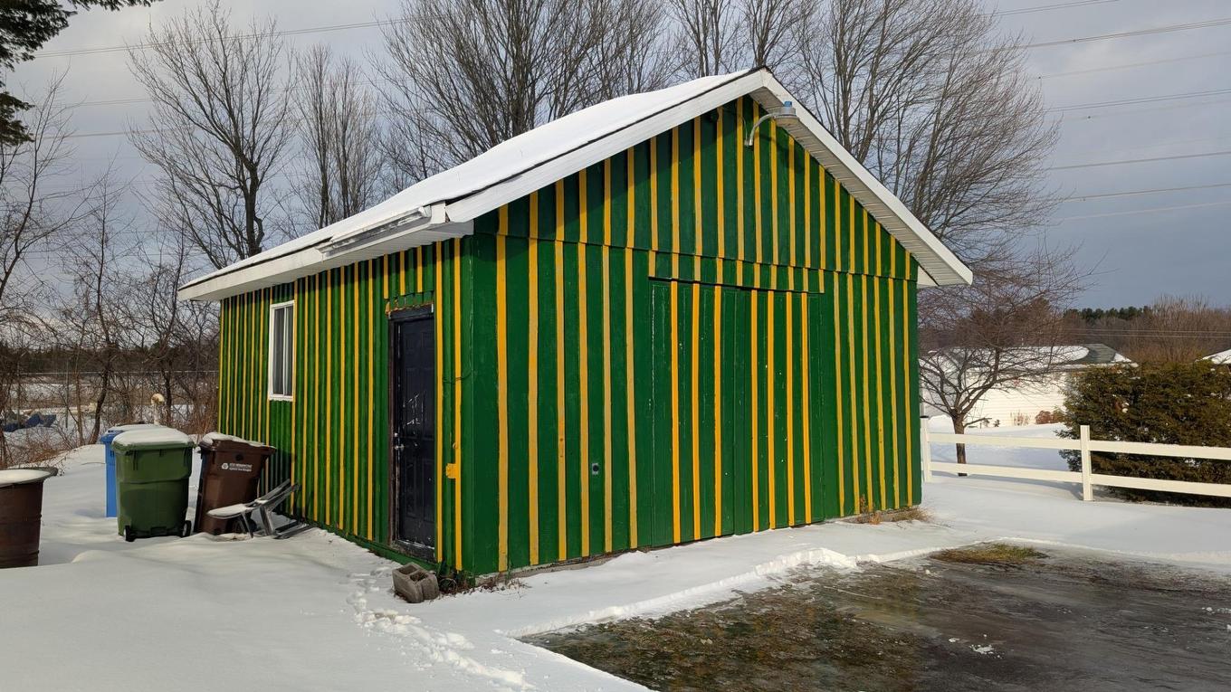 Garage - 328 Route Du Canton, Brownsburg-Chatham, QC - Outdoor