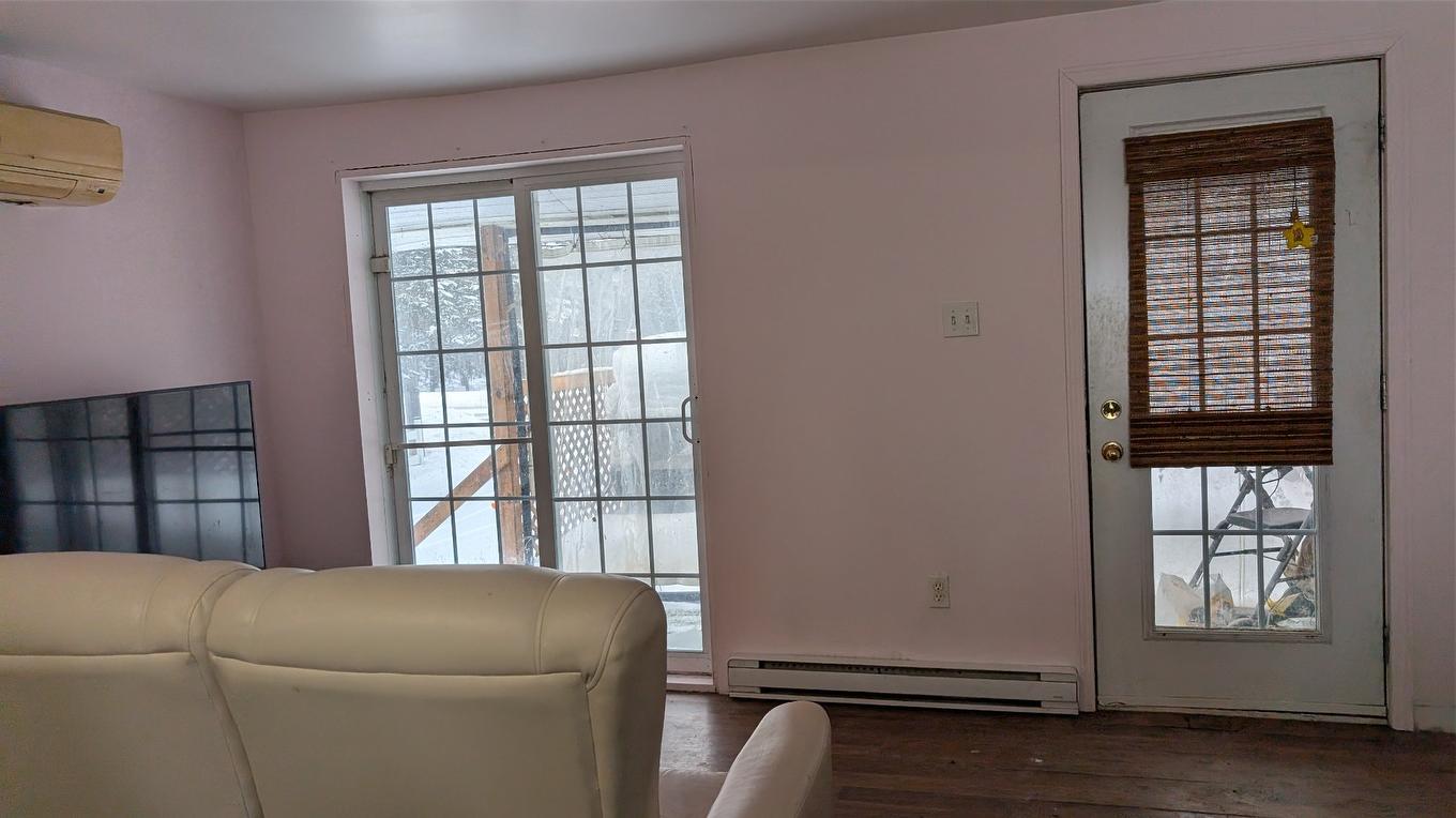 Living room - 328 Route Du Canton, Brownsburg-Chatham, QC - Indoor Photo Showing Other Room