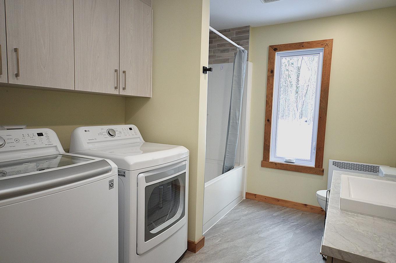Bathroom - 153 Ch. Roy, Amherst, QC - Indoor Photo Showing Laundry Room