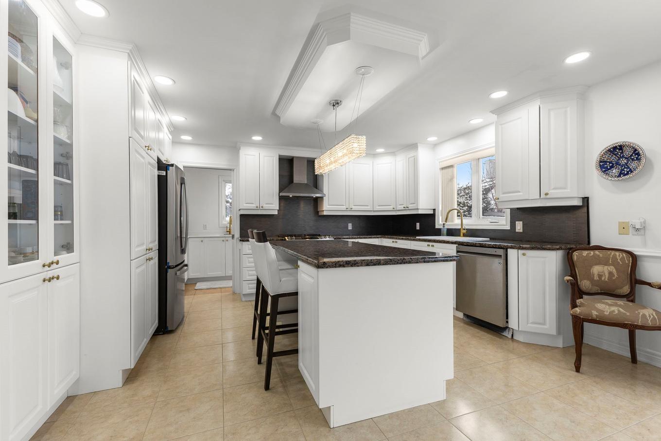 Kitchen - 241 Rue Dali, Dollard-Des-Ormeaux, QC - Indoor Photo Showing Kitchen With Upgraded Kitchen
