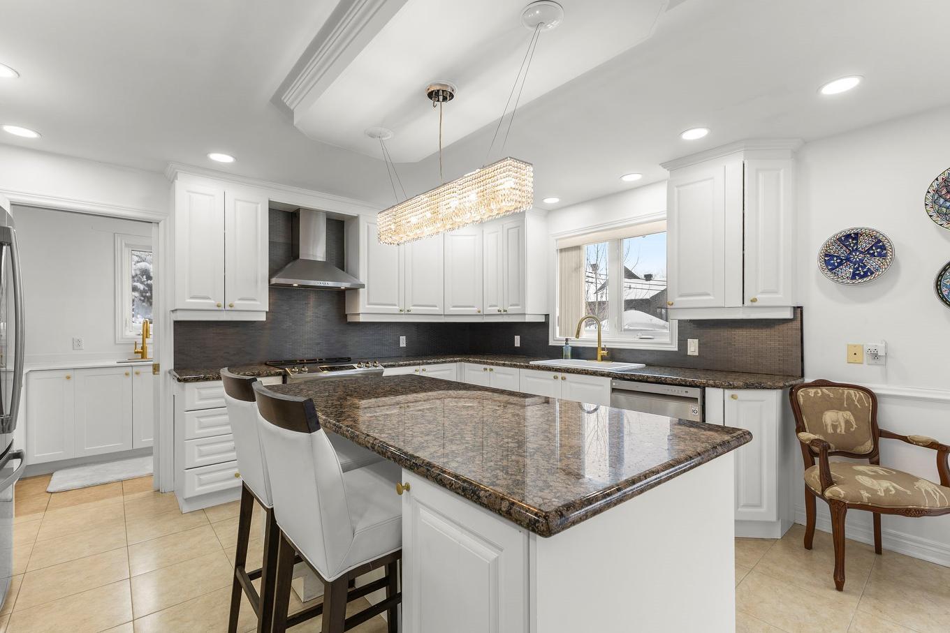 Kitchen - 241 Rue Dali, Dollard-Des-Ormeaux, QC - Indoor Photo Showing Kitchen With Upgraded Kitchen