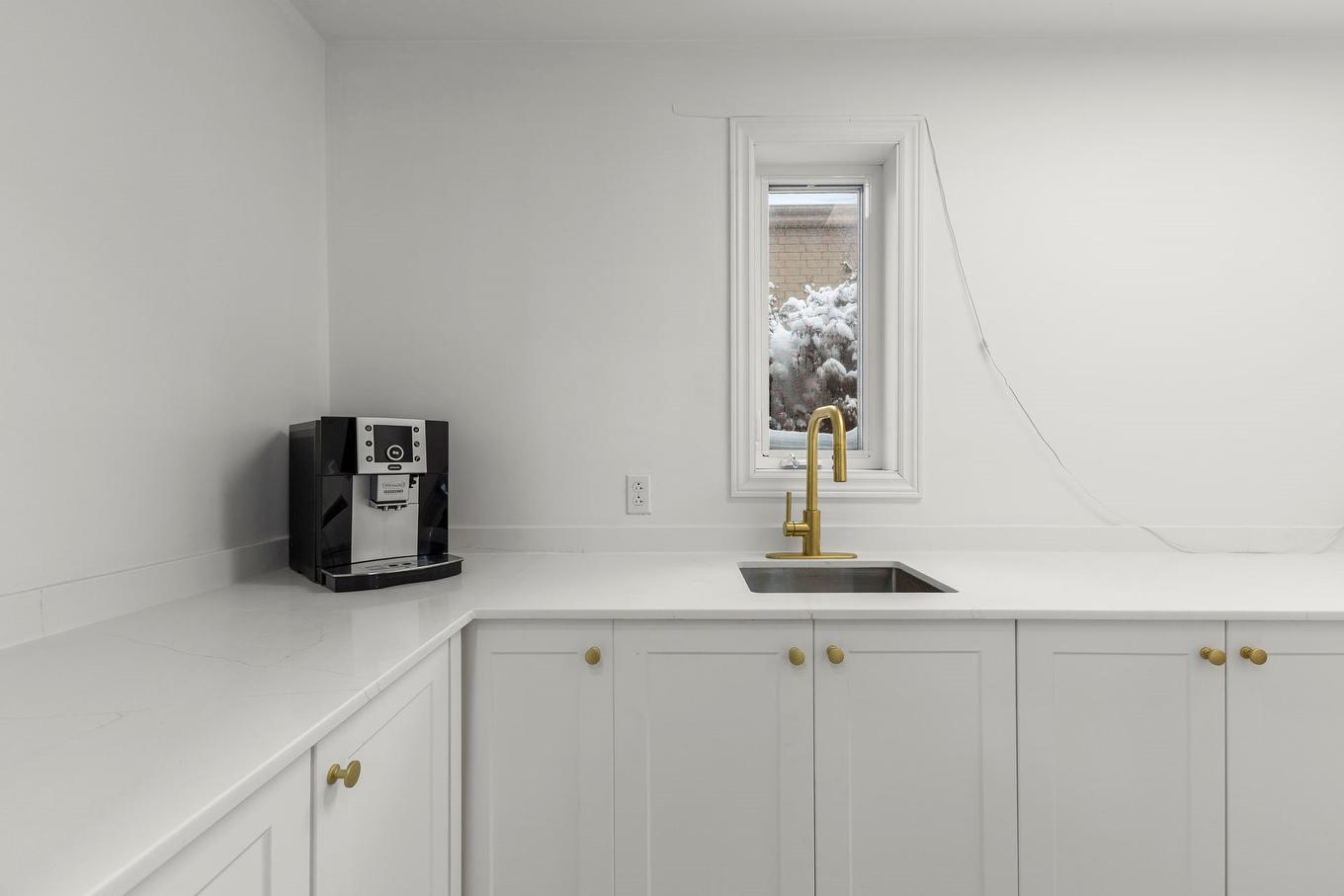 Cafeteria - 241 Rue Dali, Dollard-Des-Ormeaux, QC - Indoor