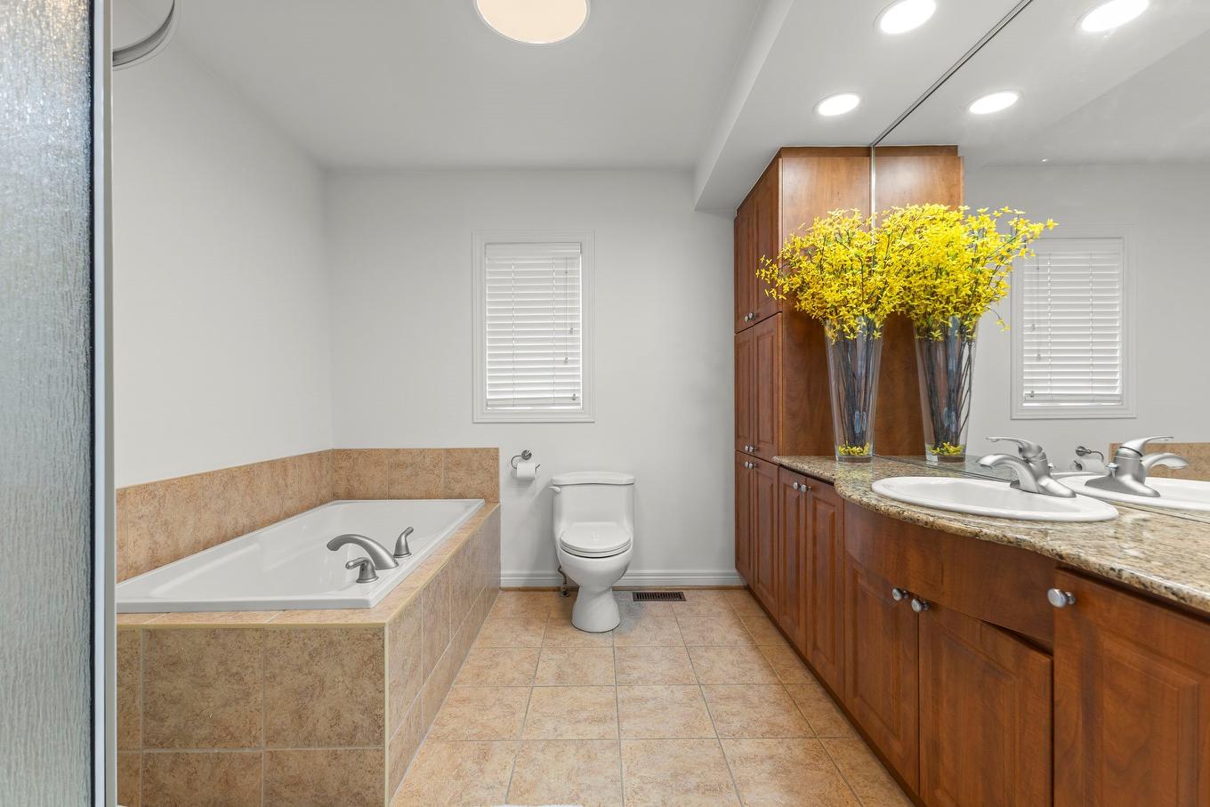 Bathroom - 241 Rue Dali, Dollard-Des-Ormeaux, QC - Indoor Photo Showing Bathroom