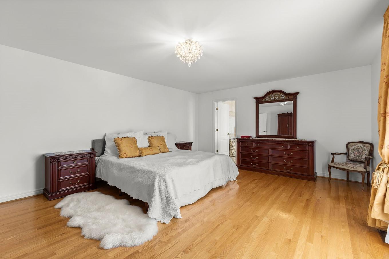 Primary bedroom - 241 Rue Dali, Dollard-Des-Ormeaux, QC - Indoor Photo Showing Bedroom