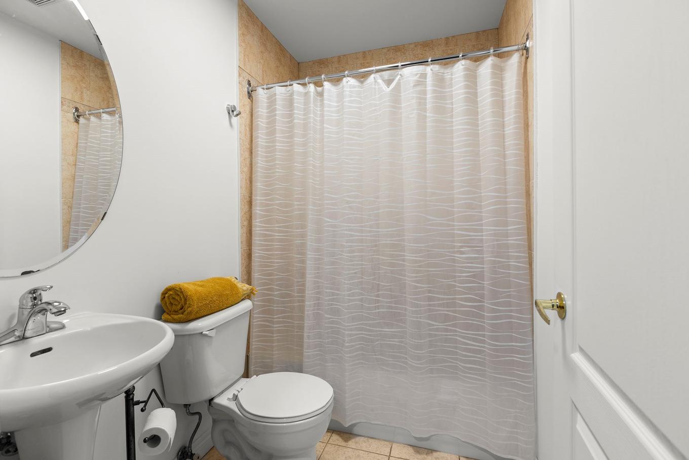 Bathroom - 241 Rue Dali, Dollard-Des-Ormeaux, QC - Indoor Photo Showing Bathroom