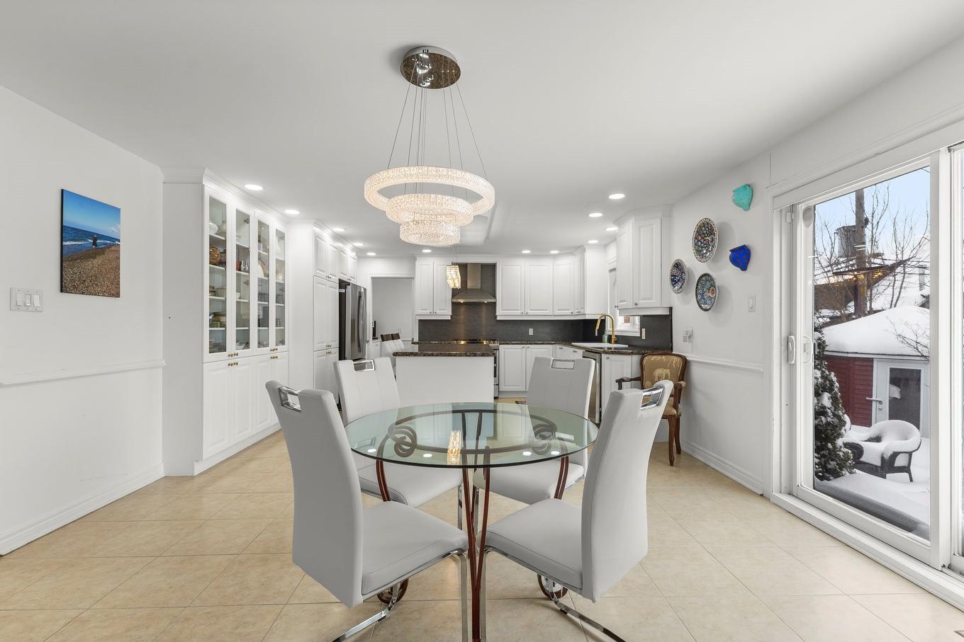 Dinette - 241 Rue Dali, Dollard-Des-Ormeaux, QC - Indoor Photo Showing Dining Room