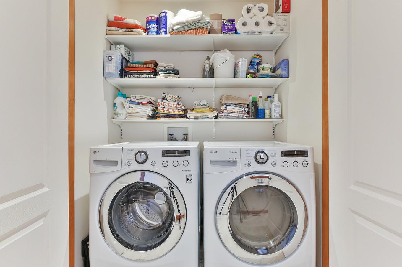 Laundry room - 243 16E Avenue, Saint-Jean-Sur-Richelieu, QC - Indoor Photo Showing Laundry Room