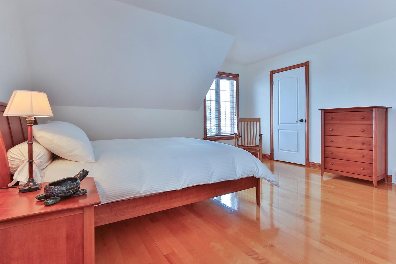 Primary bedroom - 243 16E Avenue, Saint-Jean-Sur-Richelieu, QC - Indoor Photo Showing Bedroom
