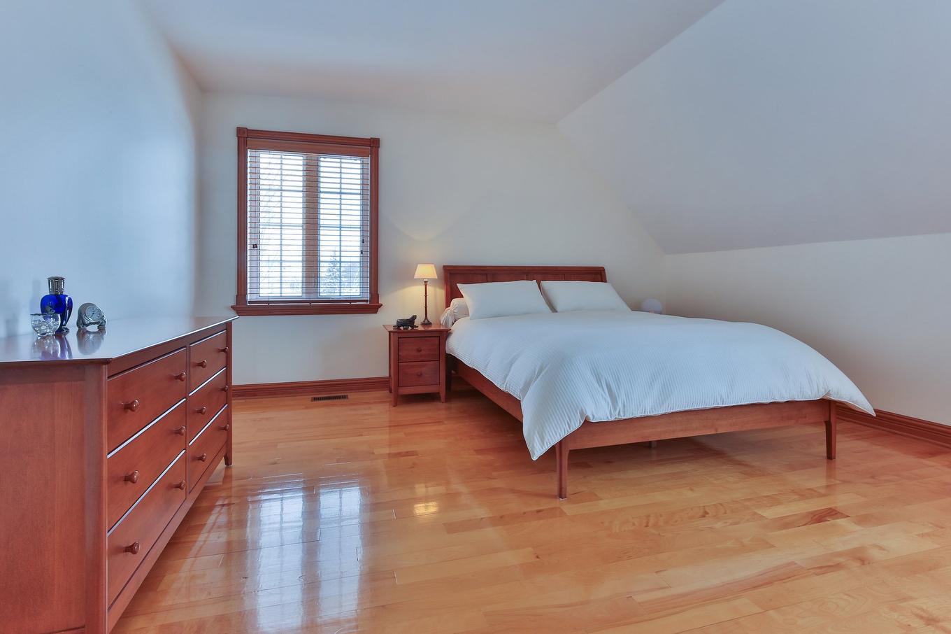 Primary bedroom - 243 16E Avenue, Saint-Jean-Sur-Richelieu, QC - Indoor Photo Showing Bedroom