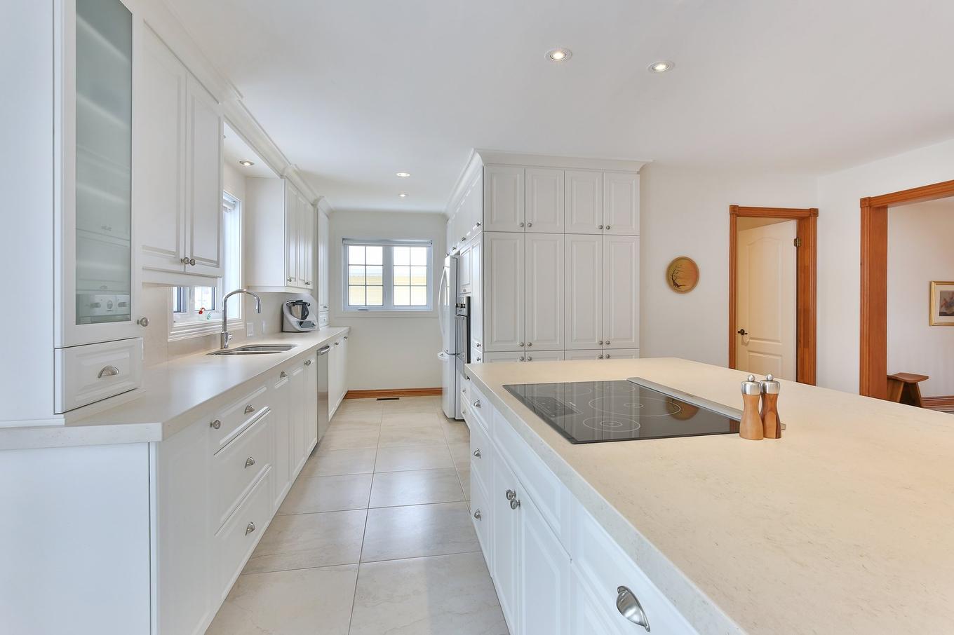 Kitchen - 243 16E Avenue, Saint-Jean-Sur-Richelieu, QC - Indoor Photo Showing Kitchen