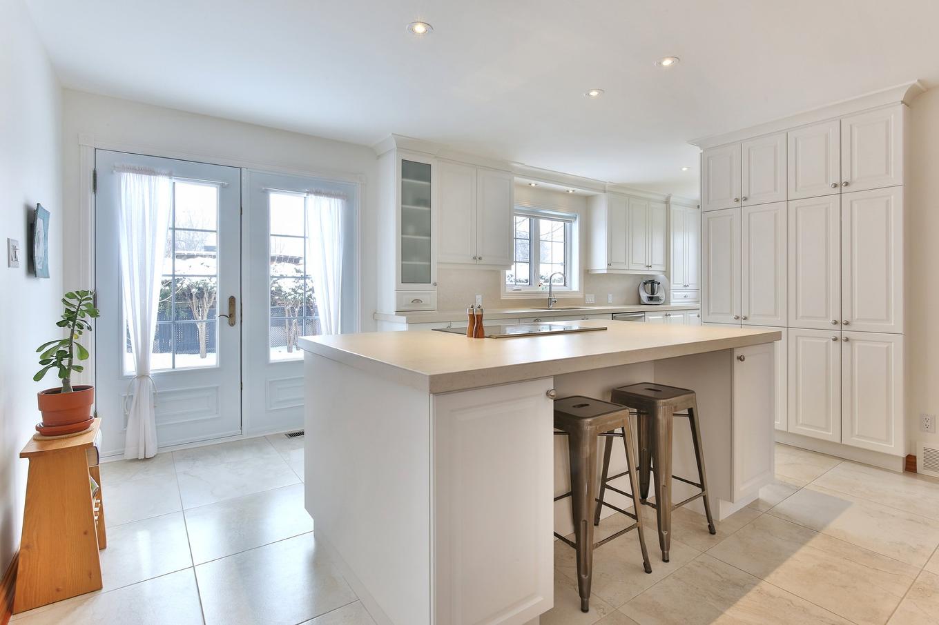 Kitchen - 243 16E Avenue, Saint-Jean-Sur-Richelieu, QC - Indoor Photo Showing Kitchen