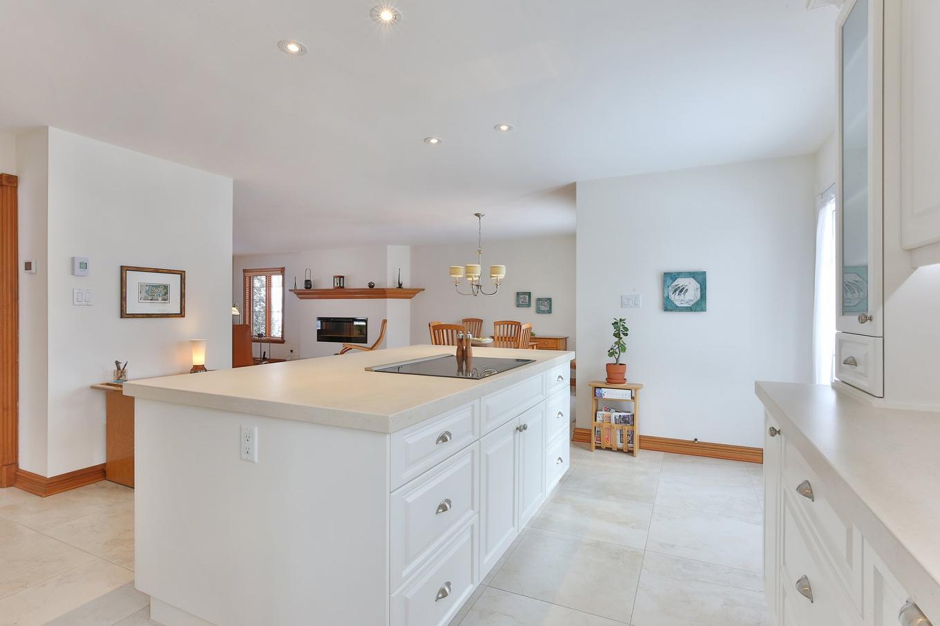 Kitchen - 243 16E Avenue, Saint-Jean-Sur-Richelieu, QC - Indoor Photo Showing Kitchen