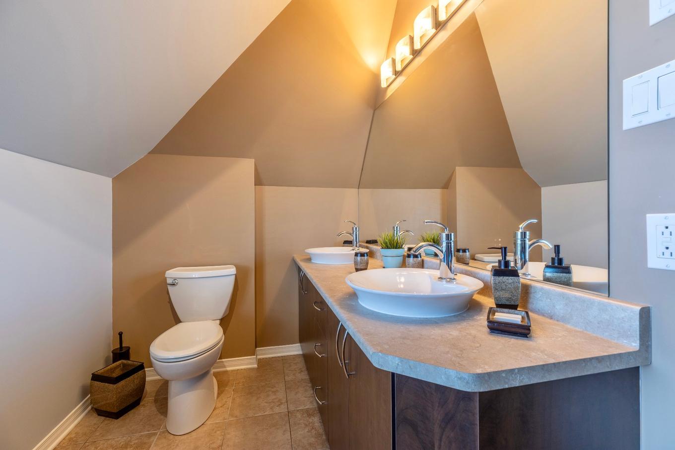 Bathroom - 83 Rue Jean-Paul-Lemieux, Notre-Dame-De-L'Île-Perrot, QC - Indoor Photo Showing Bathroom