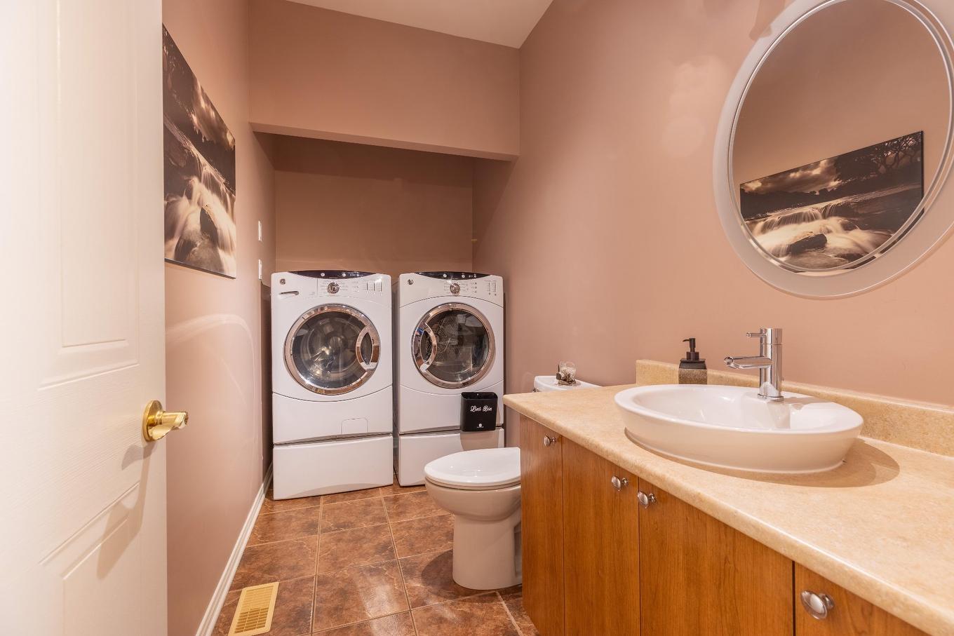 Powder room - 83 Rue Jean-Paul-Lemieux, Notre-Dame-De-L'Île-Perrot, QC - Indoor Photo Showing Laundry Room
