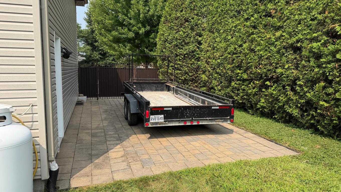 Parking - 83 Rue Jean-Paul-Lemieux, Notre-Dame-De-L'Île-Perrot, QC - Outdoor