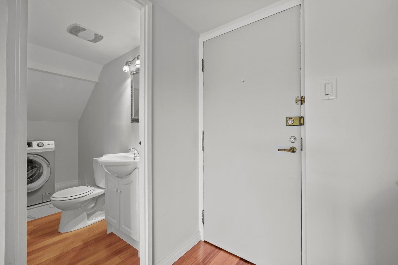 Salle d'eau - 302-150 Rue Berlioz, Montréal (Verdun/Île-Des-Soeurs), QC - Indoor Photo Showing Laundry Room