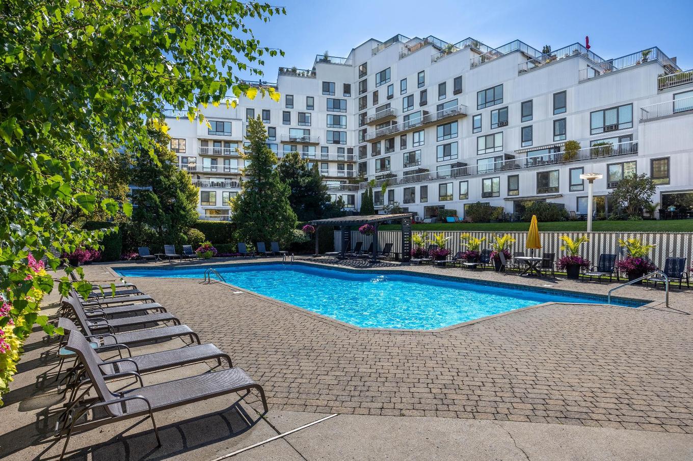 Piscine - 302-150 Rue Berlioz, Montréal (Verdun/Île-Des-Soeurs), QC - Outdoor With In Ground Pool