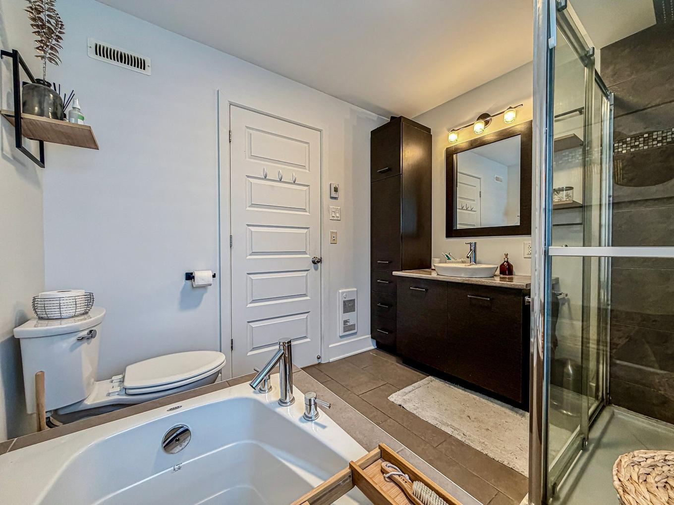 Bathroom - 220 Place De La Rivière, Lachute, QC - Indoor Photo Showing Bathroom