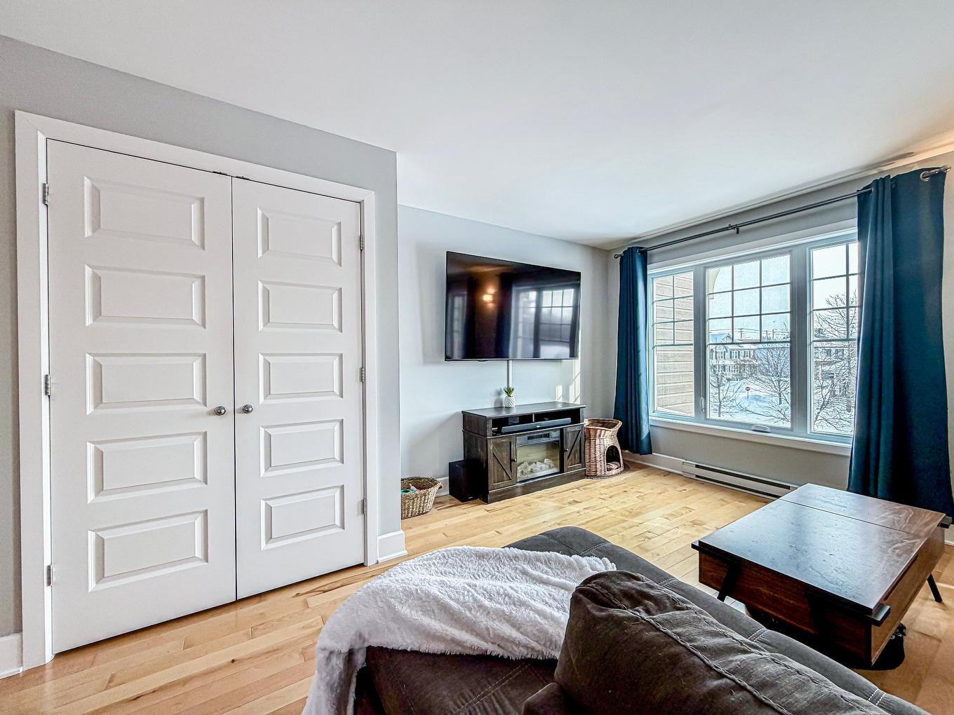 Living room - 220 Place De La Rivière, Lachute, QC - Indoor Photo Showing Bedroom