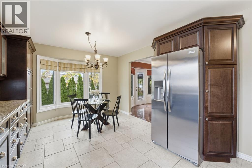 Eat-in kitchen table overlooking backyard - 84 Chatterson Drive, Ancaster, ON - Indoor