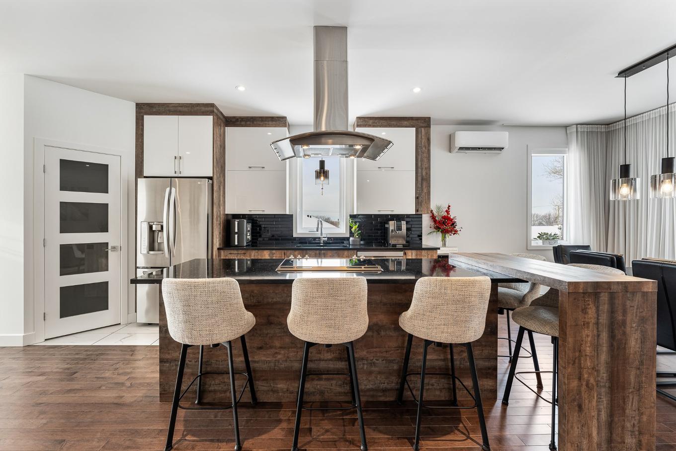 Cuisine - 531 Rue Casavant, Granby, QC - Indoor