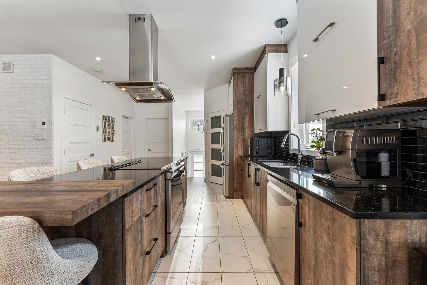 Cuisine - 531 Rue Casavant, Granby, QC - Indoor Photo Showing Kitchen With Upgraded Kitchen