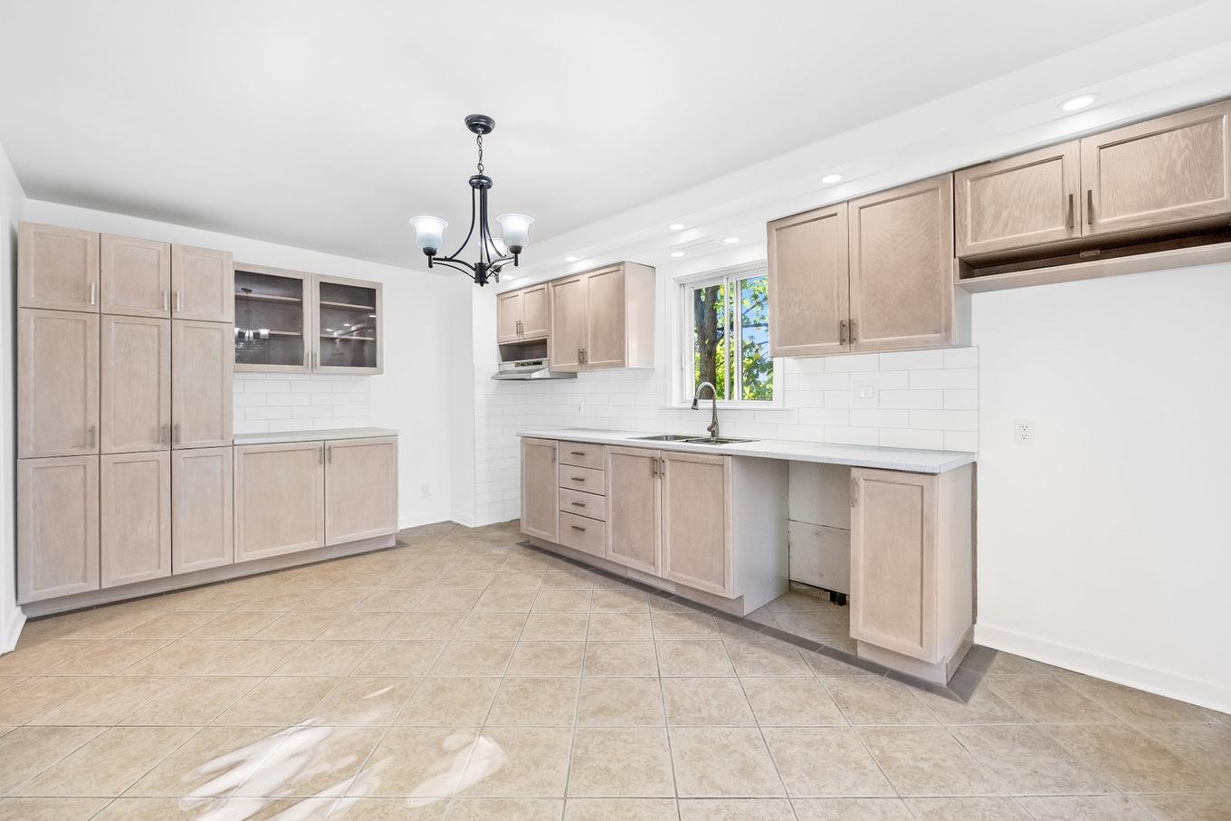 Cuisine - 20 Rue Émile, Laval (Laval-Des-Rapides), QC - Indoor Photo Showing Kitchen
